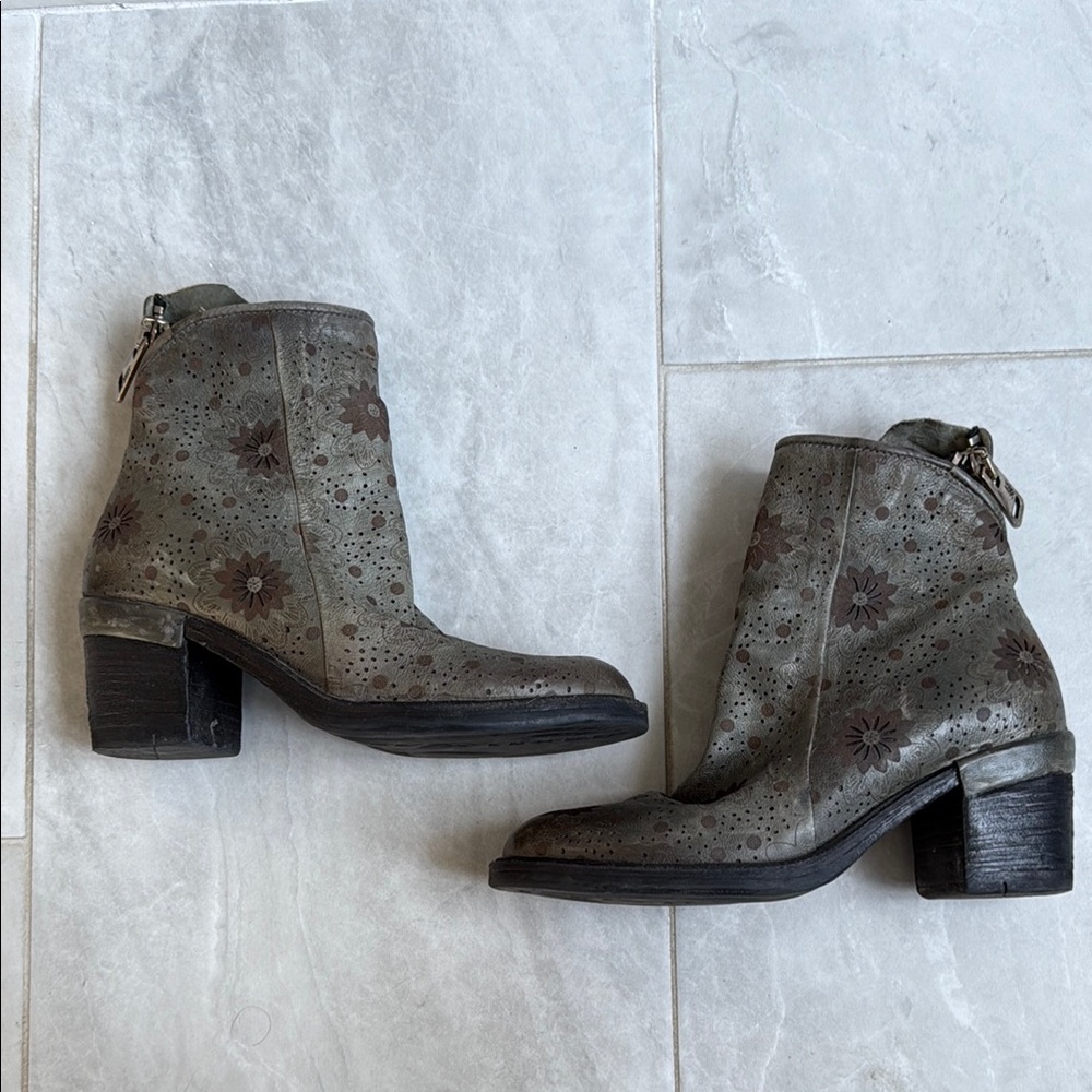 A.S. 98 Floral Gray Leather Ankle Boots